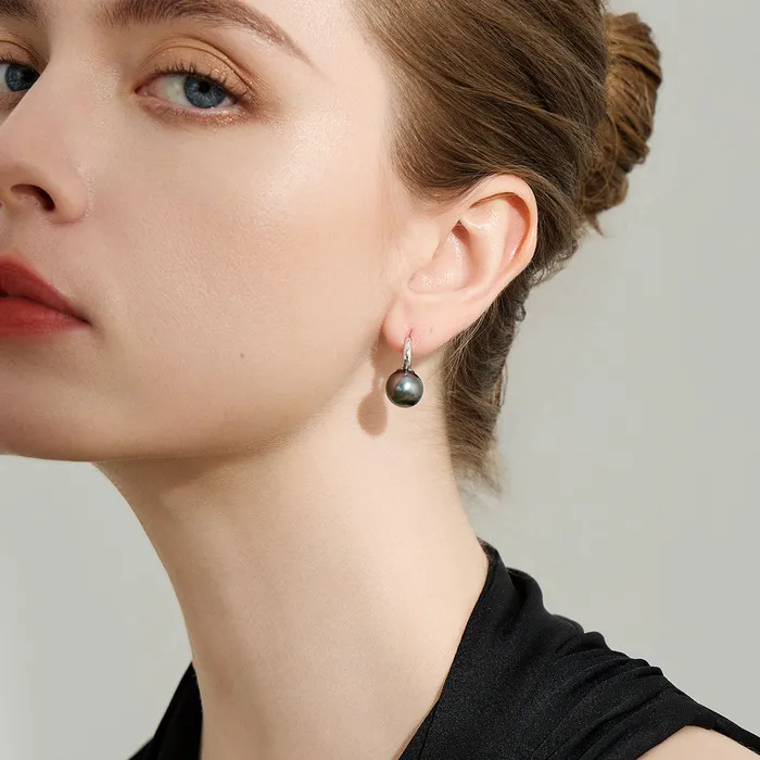 Earrings Pearly Lustre 18K Gold Top Grade Tahitian Pearl Earrings KE00191
