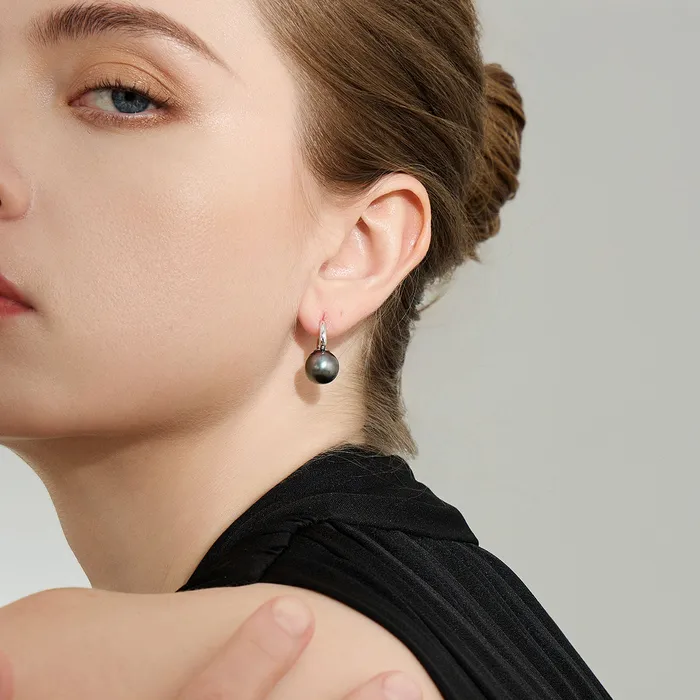 Earrings Pearly Lustre 18K Gold Top Grade Tahitian Pearl Earrings KE00191