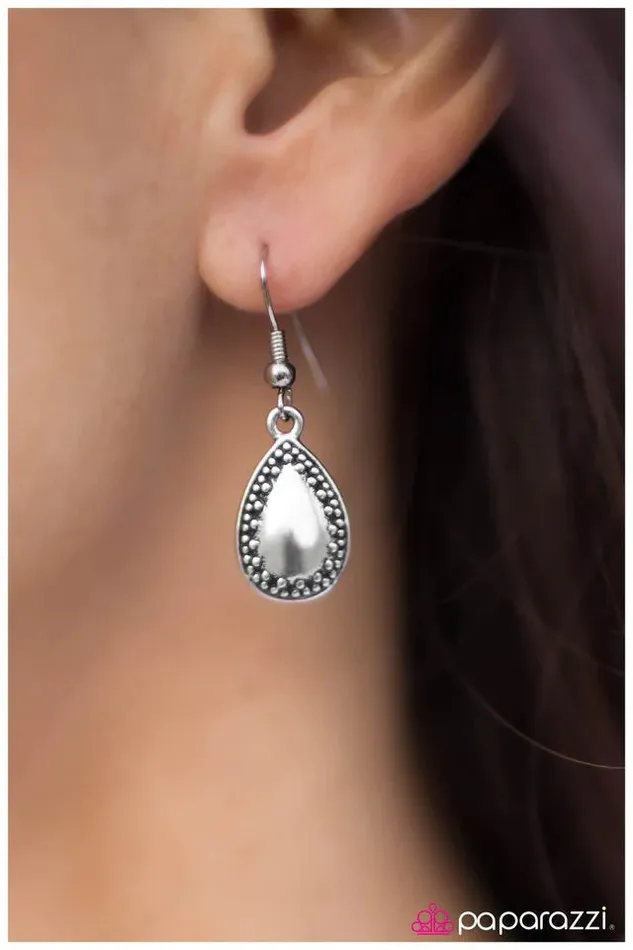 Paparazzi Jewelry Earrings Paparazzi Earring Sun Drops Silver