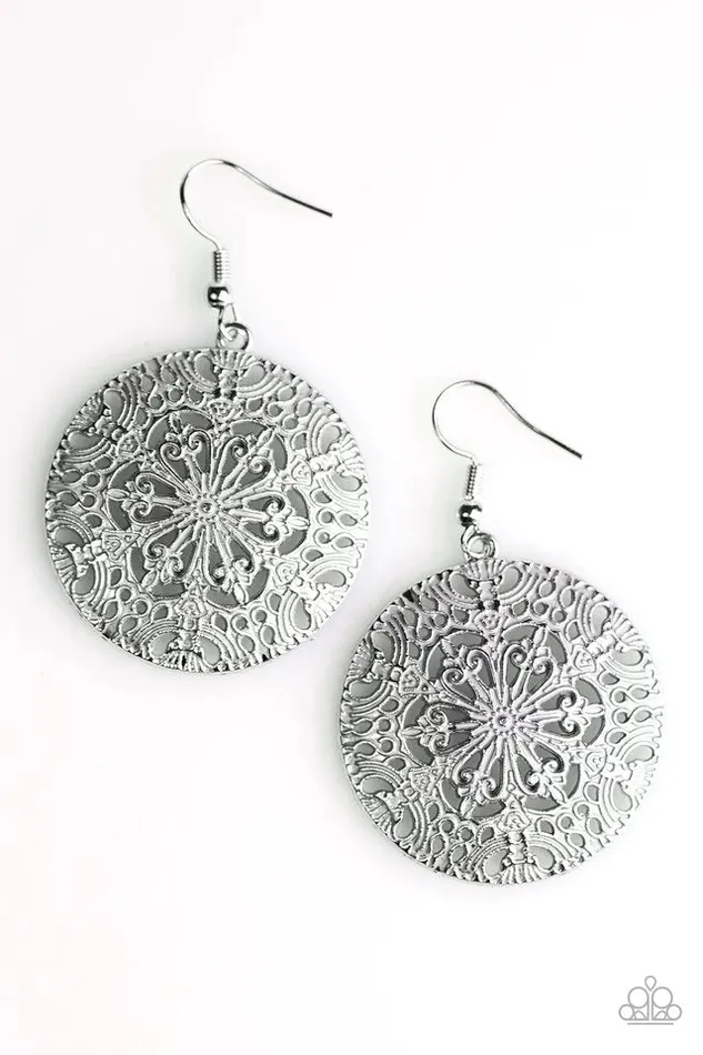 Paparazzi Jewelry Earrings Paparazzi Earring Tranquil Travels Silver