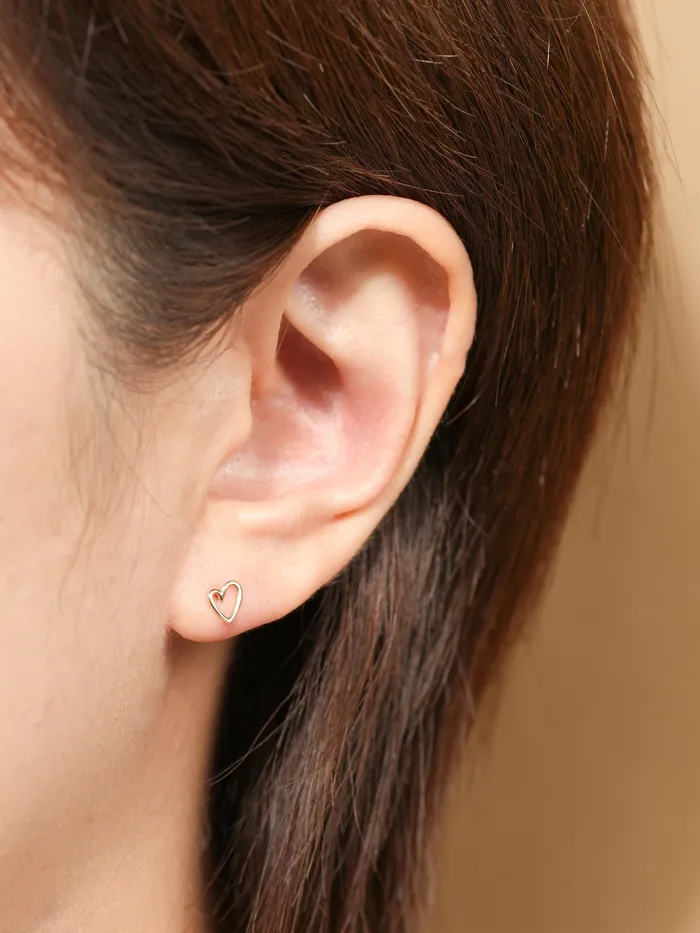 MinimalBijoux Earrings 14K Gold Oval Heart Cartilage Earring 20G