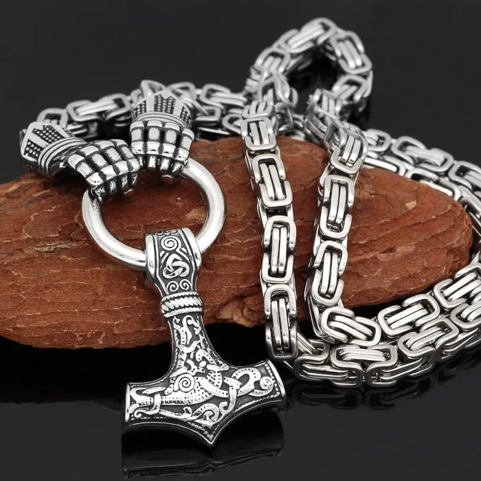 Valhalla Vikings Necklaces King Chain Featuring Berserker Holding A Mjolnir Pendant Valhalla Vikings Necklaces King Chain Featuring Berserker Holding A Mjolnir Pendant