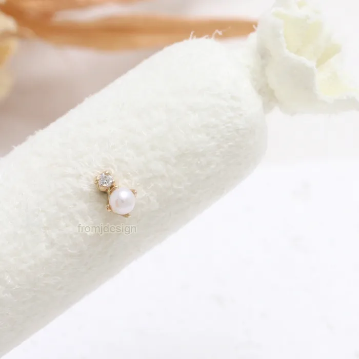 Earrings Diamond Petite Pearl Piercing from J Shop