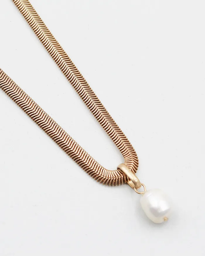 110222 Snake Chain Necklace with Pearl Charm Necklaces
